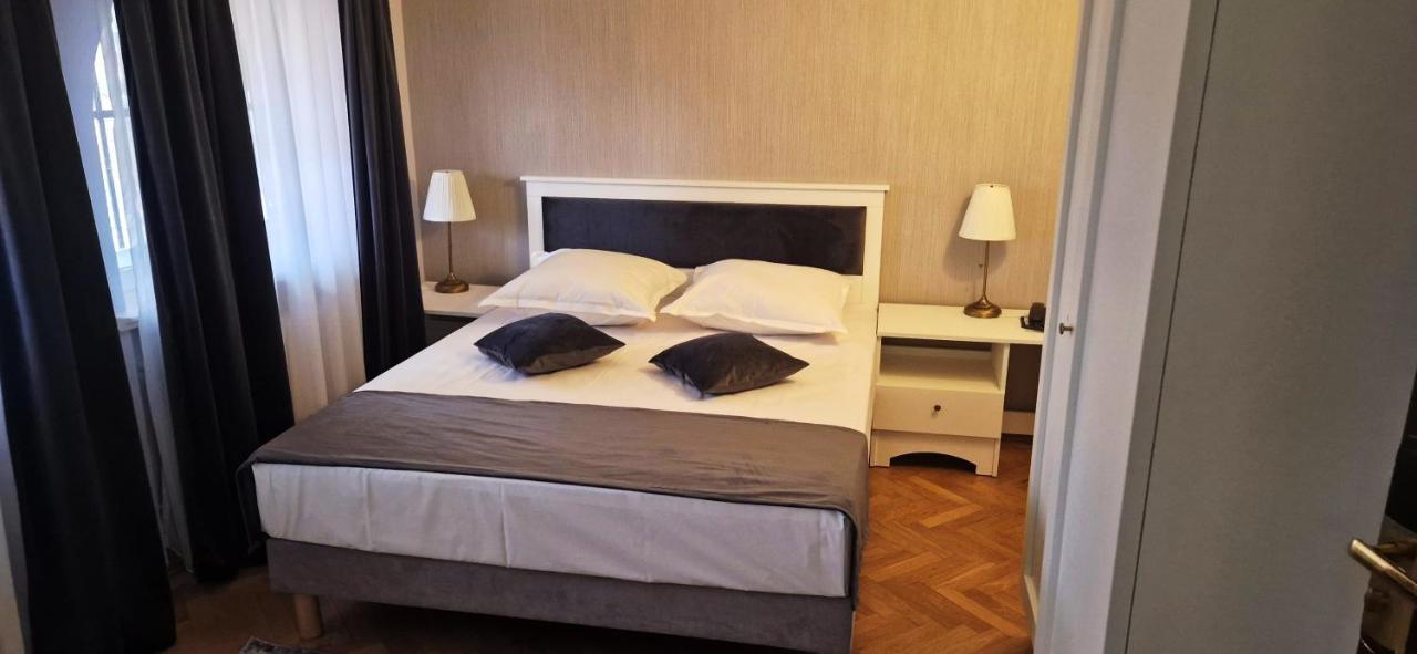 Hotel Triumf Bucarest Extérieur photo