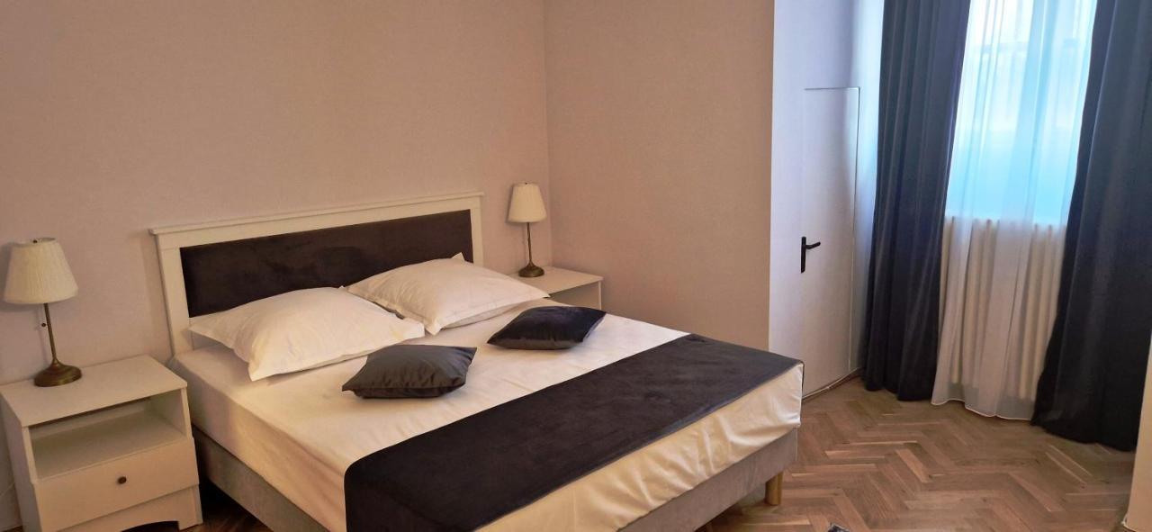 Hotel Triumf Bucarest Extérieur photo